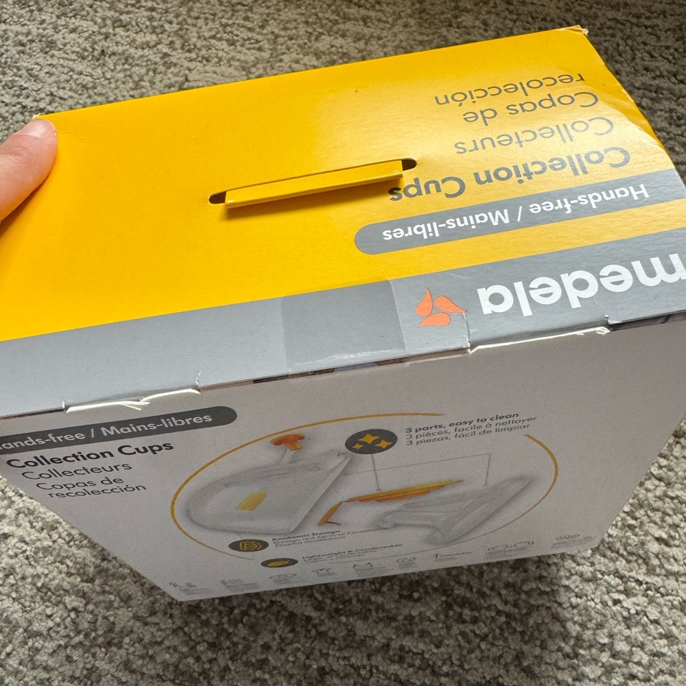 Medela Hands-Free Collection Cups - Picture 2 of 4